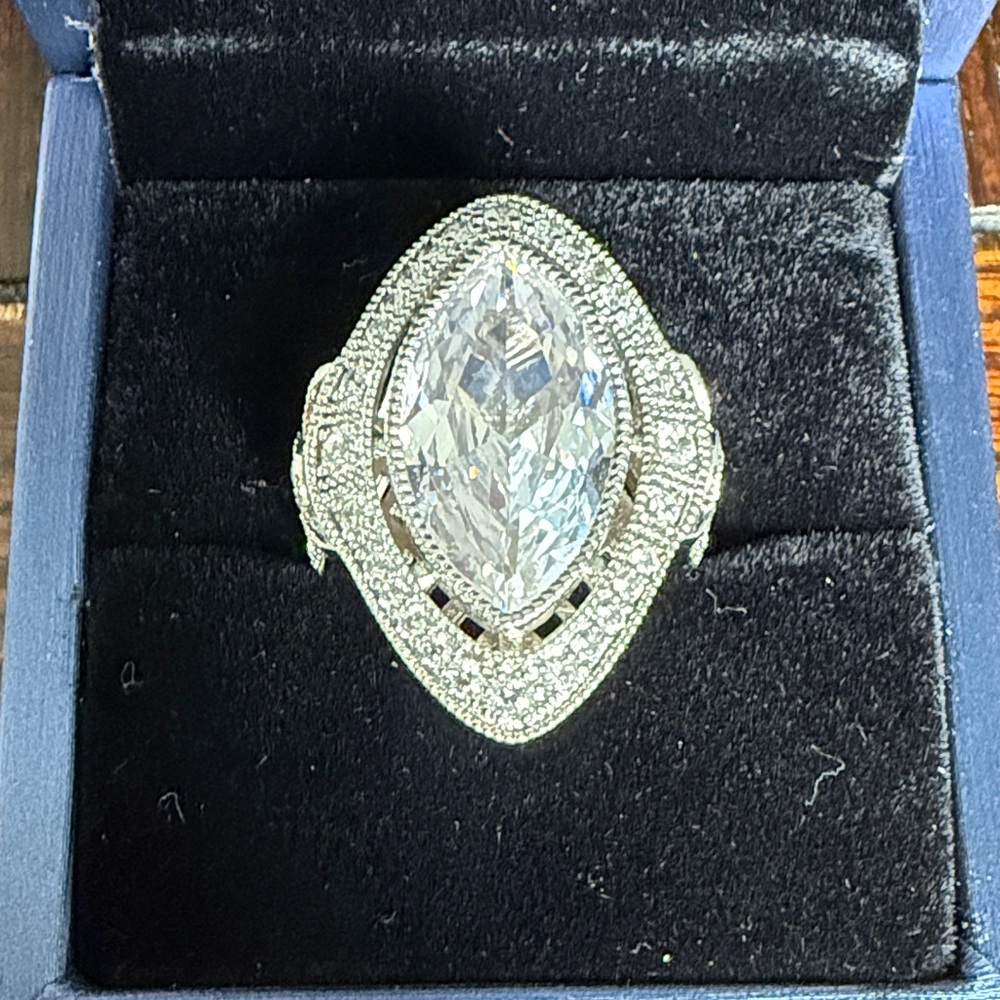 Elegant Silver Marquise Cut Ring